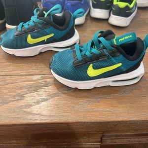 Two Pairs Of Nike Shoes Size 7